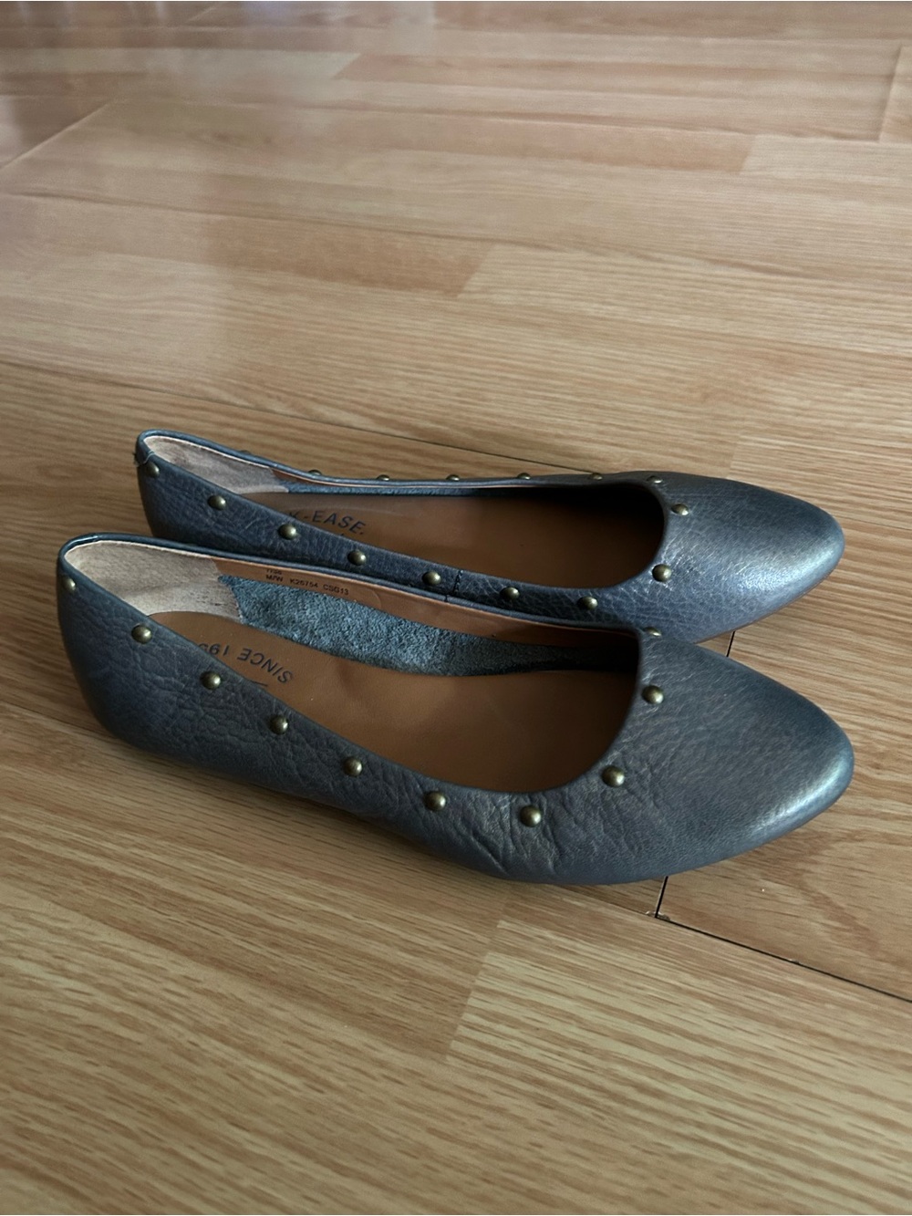 Kork-Ease Dark Metal Blue Violette Leather Studded Flats Women’s 7